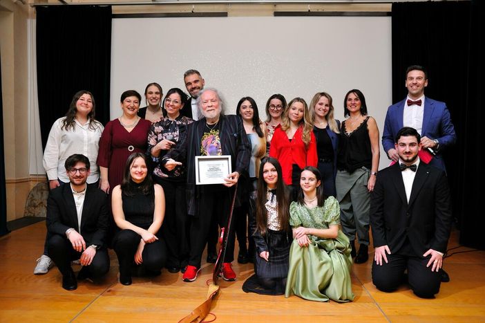 Gaglianico, un trionfo di musica e ricordi: il Maestro Santino Rocchetti incanta l’Auditorium, Foto Orfeo Cerruti Bozzola Gaglianico, un trionfo di musica e ricordi: il Maestro Santino Rocchetti incanta l’Auditorium, Foto Orfeo Cerruti Bozzola
