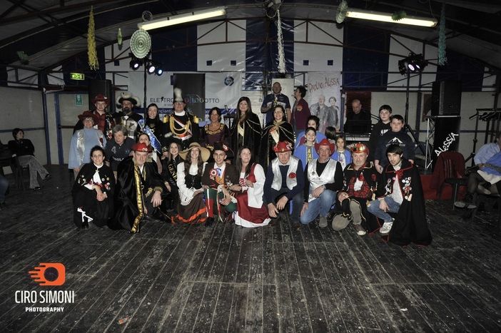 Maschere ospiti e tradizione, a Roppolo nuovo atto del Carnevale (foto di Ciro Simoni)