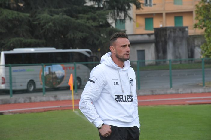 Il volto preoccupato di mister Andrea Roano (Foto Studio Fighera)