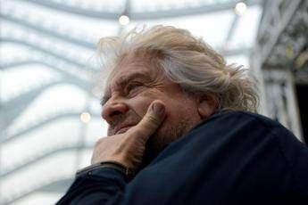 Beppe Grillo, il ritorno sul blog : "Politici? Come zombie nei palazzi"