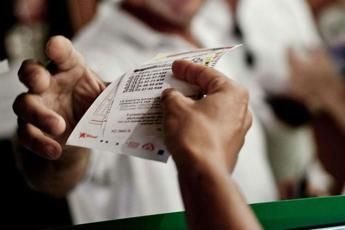 Superenalotto, numeri combinazione vincente oggi 21 ottobre Superenalotto, numeri combinazione vincente oggi 21 ottobre