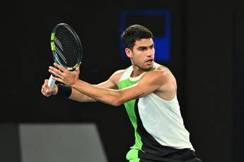Alcaraz in campo con un cerotto, problema vesciche agli Australian Open