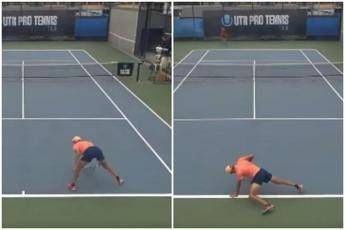 Tennista sbaglia colpi e non si regge in piedi: "Crampi o alcol?" Tennista sbaglia colpi e non si regge in piedi: "Crampi o alcol?"