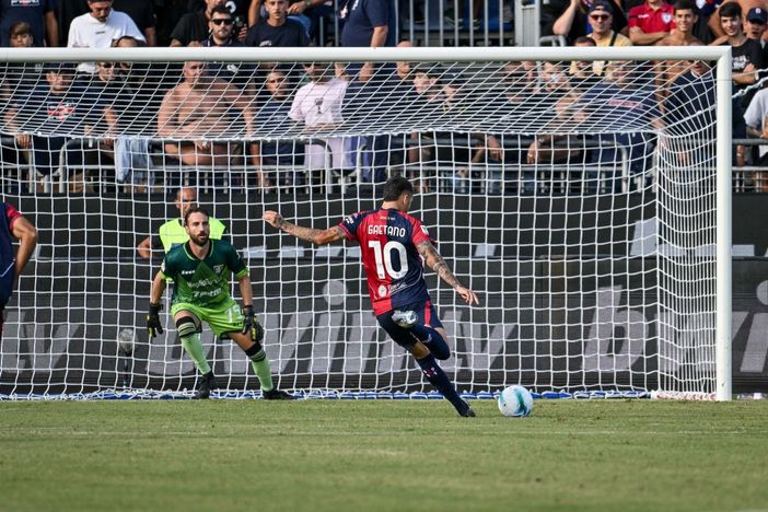 Poker al Frosinone, Cagliari agli ottavi di Coppa con il Napoli Poker al Frosinone, Cagliari agli ottavi di Coppa con il Napoli