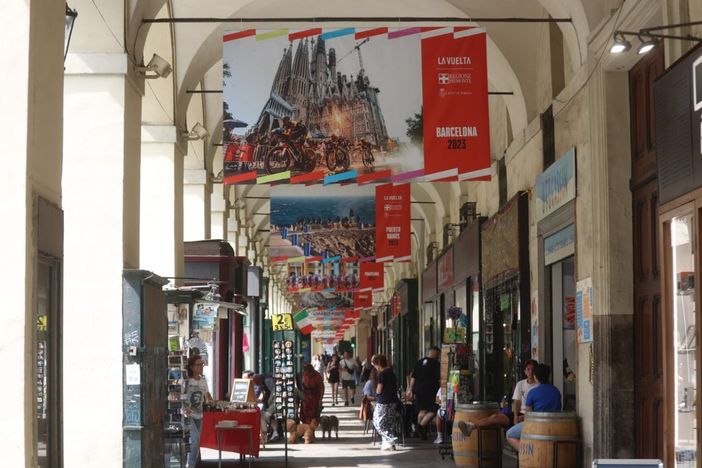 La Mole si illumina di rosso per la "Vuelta a Espana", domani la "Salida Oficial" La Mole si illumina di rosso per la "Vuelta a Espana", domani la "Salida Oficial"
