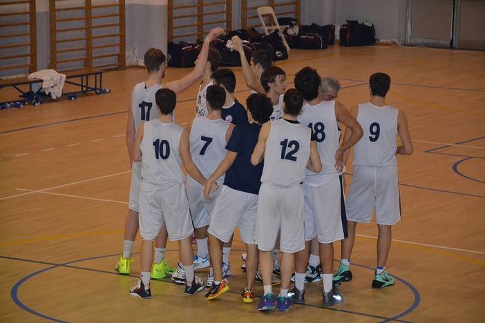Basket - Cestistica batte Borgomanero e aggancia il 5° posto