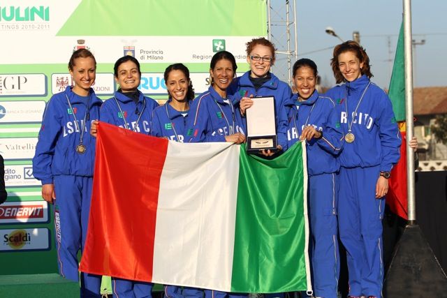 Una foto datata 2011 dell'Esercito Italiano con le 4 biellesi Ejjafini, Romagnolo, Maraoui e Costanza