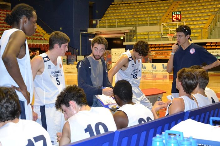 Basket - Dura solo 30 minuti il sogno della Cestistica FOTOGALLERY