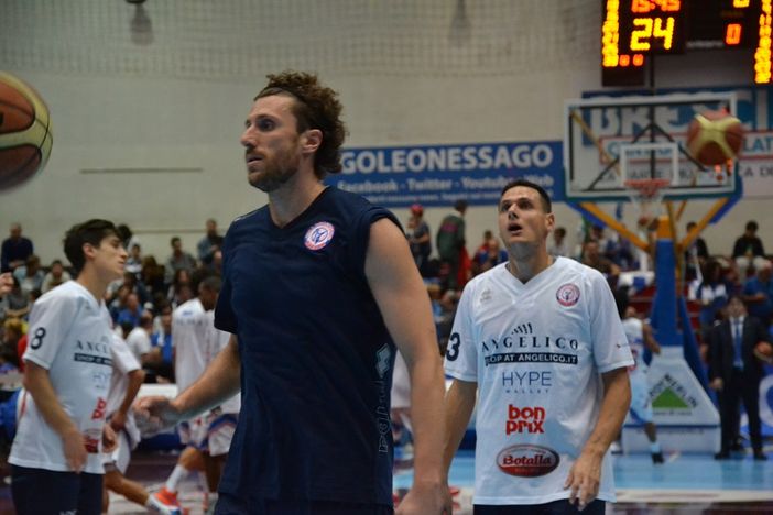 Basket - Una Angelico senza benzina cede a Brescia 65 - 85