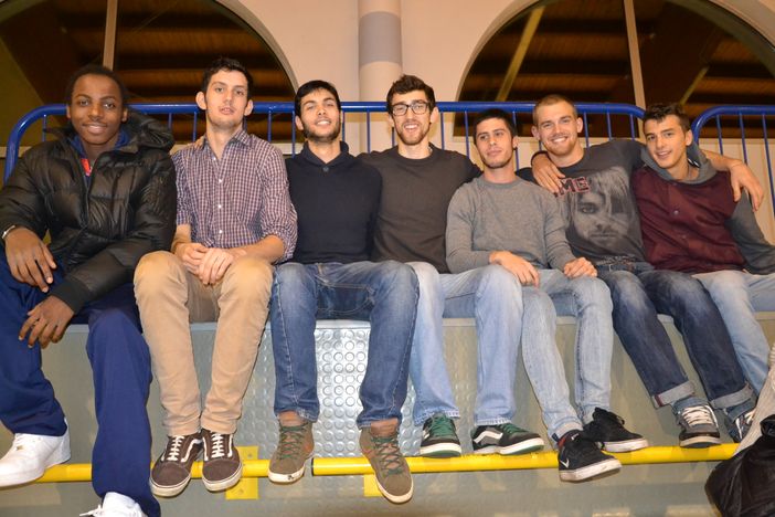 Carl Wheatle insieme ai compagni di squadra