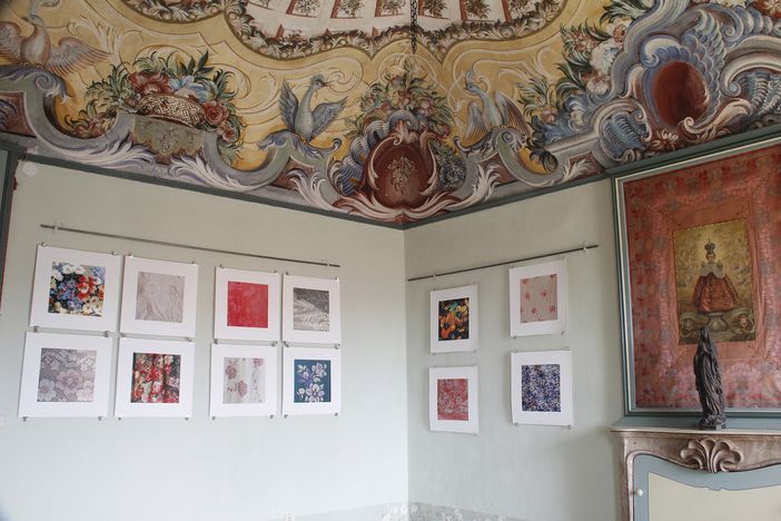 Valdilana, a Casa Regis una performance sonora con campane tibetane e gong cinesi. Valdilana, a Casa Regis una performance sonora con campane tibetane e gong cinesi.