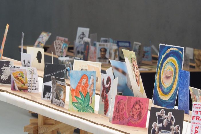 Oltre 2 mila cartoline esposte nella mostra “Cura di Sé e Cura dell’Altro: Mail Art Project”, oggi l'inaugurazione