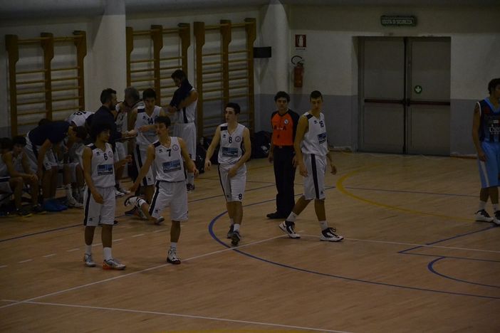 Basket - Una Cestistica in crisi cede anche al Serravalle