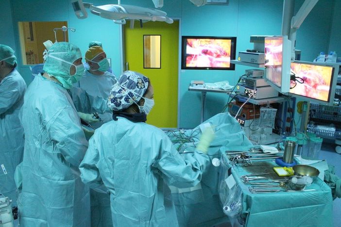 Ospedale: Ricostruzione della vescica in laparoscopia