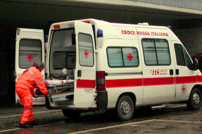 Biella, perde un dito mentre esulta. Biella, perde un dito mentre esulta.