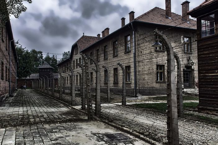 Fondazione CRT e Provincia di Biella ripropongono alle superiori il concorso “Shoah: memoria e futuro” Fondazione CRT e Provincia di Biella ripropongono alle superiori il concorso “Shoah: memoria e futuro”