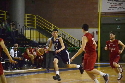 Basket - Ouro Bagna si traveste da Superman Basket - Ouro Bagna si traveste da Superman