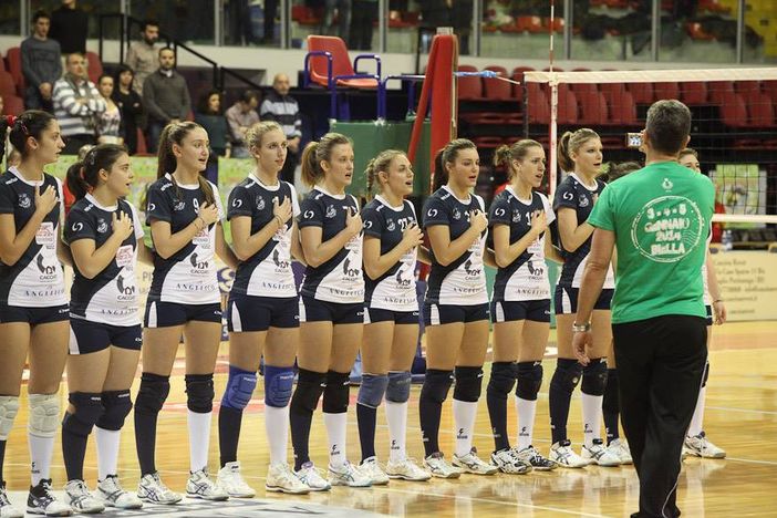 Il Teamvolley U19 durante l'inno nazionale prima della finale del Bear Wool Il Teamvolley U19 durante l'inno nazionale prima della finale del Bear Wool