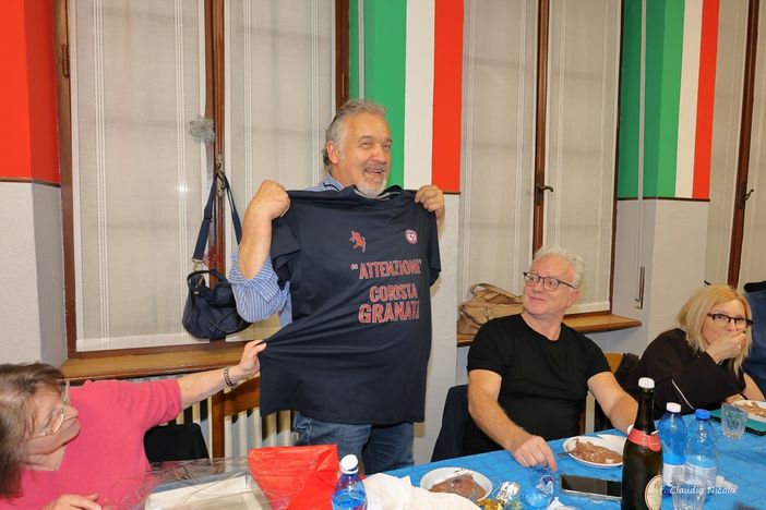 A Casapinta tra amici, musica e bagna cauda: una serata speciale con la Corale del paese - Foto di Claudio Nicola A Casapinta tra amici, musica e bagna cauda: una serata speciale con la Corale del paese - Foto di Claudio Nicola