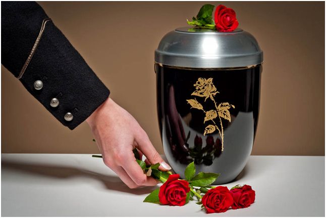 Uniti per sopportare il dolore, si forma una class action per i parenti dei defunti cremati Uniti per sopportare il dolore, si forma una class action per i parenti dei defunti cremati