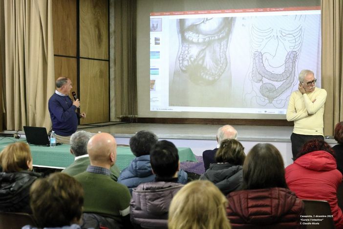 Casapinta: Affluenza e interesse alla serata "Curare l'intestino" - Foto Claudio Nicola Casapinta: Affluenza e interesse alla serata "Curare l'intestino" - Foto Claudio Nicola