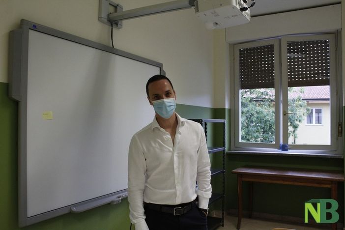 Picchia il preside di fronte agli studenti, prof sospeso. Il dirigente è l'ex biellese Paolo Parolini