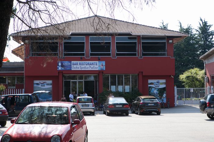 Sandigliano: Allontanati perchè disturbano i clienti della piscina Sandigliano: Allontanati perchè disturbano i clienti della piscina