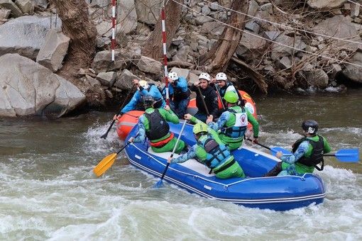 Rafting: Weekend di sfide per il rafting azzurro nelle acque del Sesia