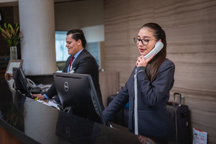 Al Relais Santo Stefano di Sandigliano si ricercano receptionist