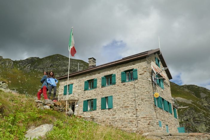 Arte in alta quota: il Rifugio Rivetti promuove il concorso “Luci e Parole”