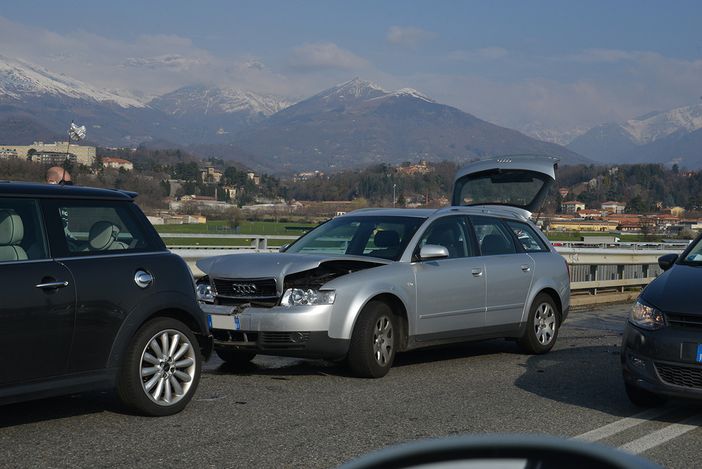 Biella: Tamponamento tra due auto sul ponte della Tangenziale FOTOGALLERY