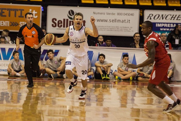 Basket - Angelico Biella vince facile contro Imola FOTOGALLERY