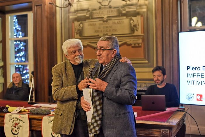 Concluso il Bagna Cauda Day 2022 con il premio "Testa d'Aj". Un'edizione con oltre 20mila bagnacaudisti