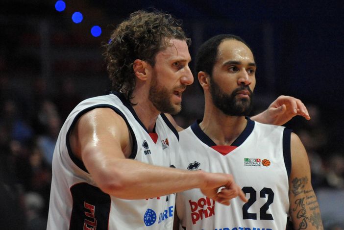 Angelico Biella: Da Londra all'amore per il basket, ecco Saunders