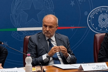 Schillaci: "Api essenziali per ecosistemi, loro tutela priorità sanitaria e sociale" Schillaci: "Api essenziali per ecosistemi, loro tutela priorità sanitaria e sociale"