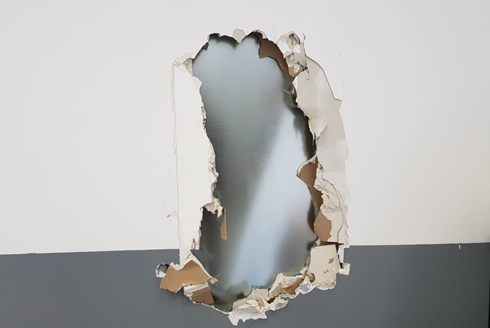 Foro nel muro, furto alla Logica e carrozzeria Msport di Gaglianico