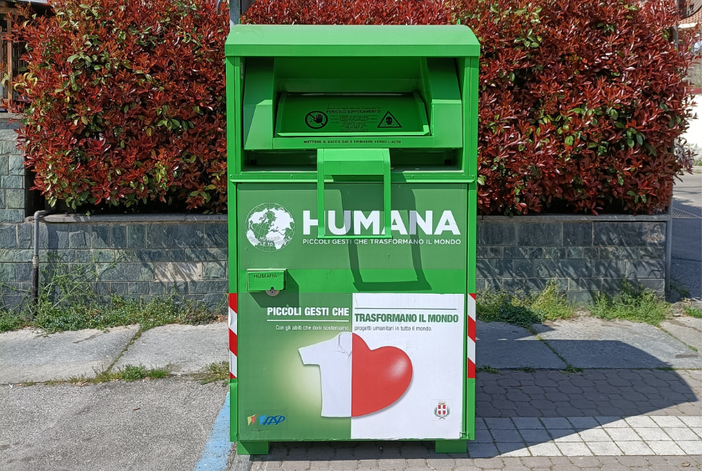 Raccolta abiti usati in pausa: Humana chiede di non utilizzare i cassonetti fino a fine settembre
