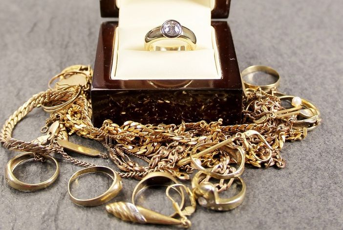 Dorzano, ritrovati gioielli rubati dopo 2 giorni