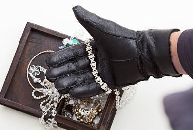 Furto in appartamento a Gaglianico: indagano i carabinieri