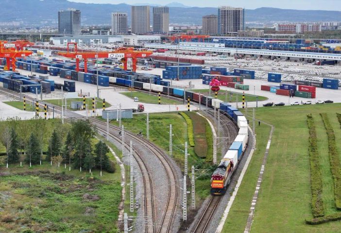 Treni merci tra Cina ed Europa, quasi 120.000 viaggi Treni merci tra Cina ed Europa, quasi 120.000 viaggi