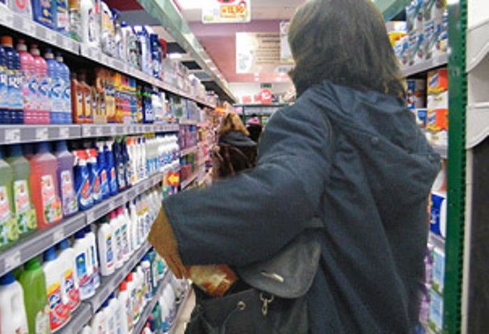 Biella, furto aggravato all’Esselunga: bloccata dal vigilante - Foto di repertorio Biella, furto aggravato all’Esselunga: bloccata dal vigilante - Foto di repertorio