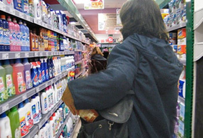 Carabinieri: Denunciata una donna per furto