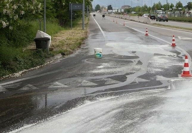 Scontro tra auto a Gaglianico: liquidi sulla carreggiata foto archivio