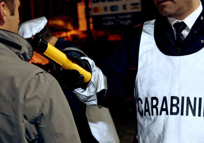 Valdilana, Vallemosso: Frontale in curva tra due auto, uno dei due conducenti positivo all'alcool test