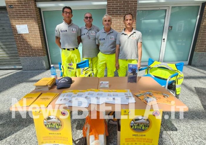 A Biella la Protezione Civile incontra i cittadini tra informazione, prevenzione e un invito al volontariato (foto di Angela Lobefaro per newsbiella.it)