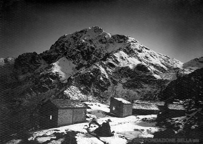 Luigi Borsetti, Il Rifugio F. Rosazza ed il Mucrone (col chiaro di luna), 1910 ca., stampa ai sali d’argento