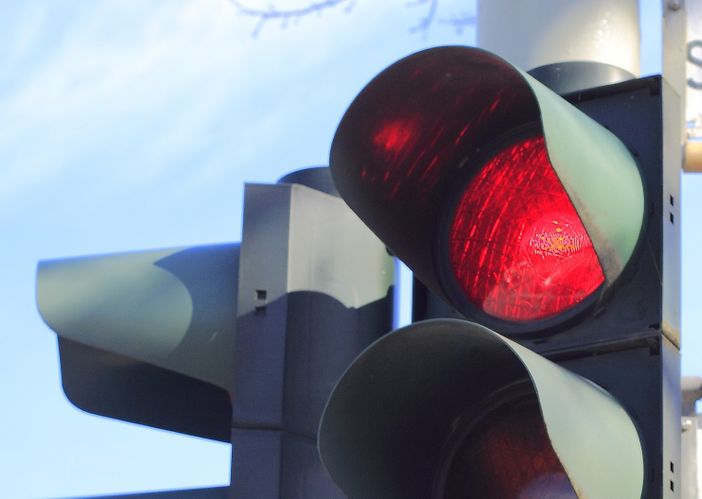 Ponderano: Installato il nuovo semaforo a Led tra via Mazzini e via Gramsci Ponderano: Installato il nuovo semaforo a Led tra via Mazzini e via Gramsci