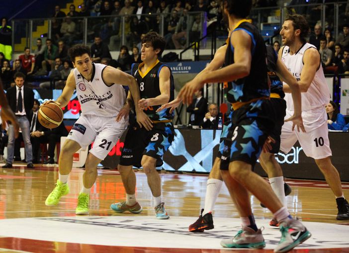 Basket - Angelico batte Pavia grazie a un grande DeVico