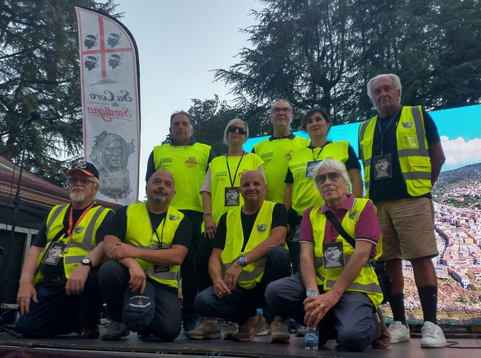 Biella. Alcuni volontari di Custom Motorcycles in servizio durante il Festival delle Identità – Paesaggi sonori tra Piemonte e Sardegna. Tra loro, anche volontari di origine sarda che hanno contribuito con orgoglio e spirito di appartenenza alla riuscita della manifestazione.