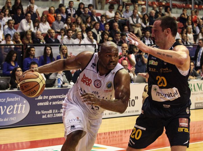 Un'immagine del derby di andata vinto da Biella